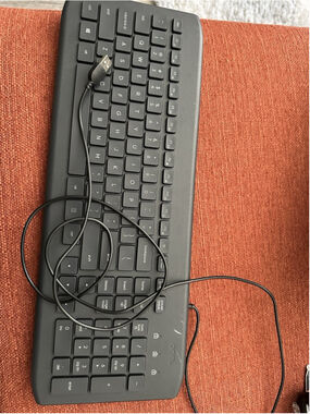 onn. Wired USB Keyboard Black Full-Size English QWERTY Multimedia Keys 100009052